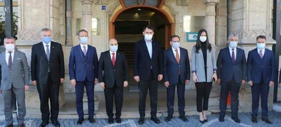 Bu fotoğraftaki 4 başkan koronaya yakalandı