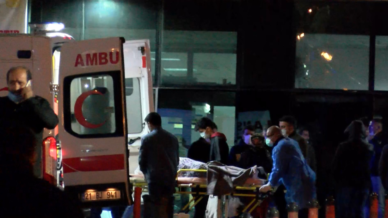 Dur ihtarına uymadı, polis memuruna çarptı
