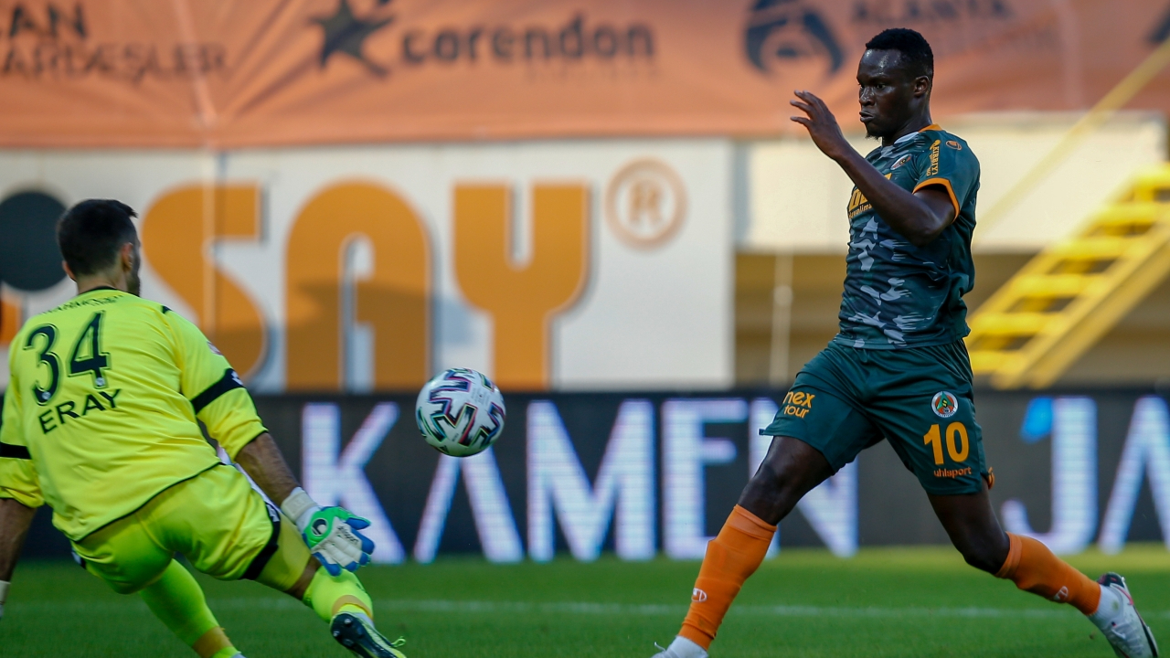 Aytemiz Alanyaspor evinde Konyaspor'u Khouma Babaacar'la devirdi