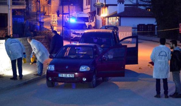Husumeti olan doktoru öldürüp polisi çağırdı