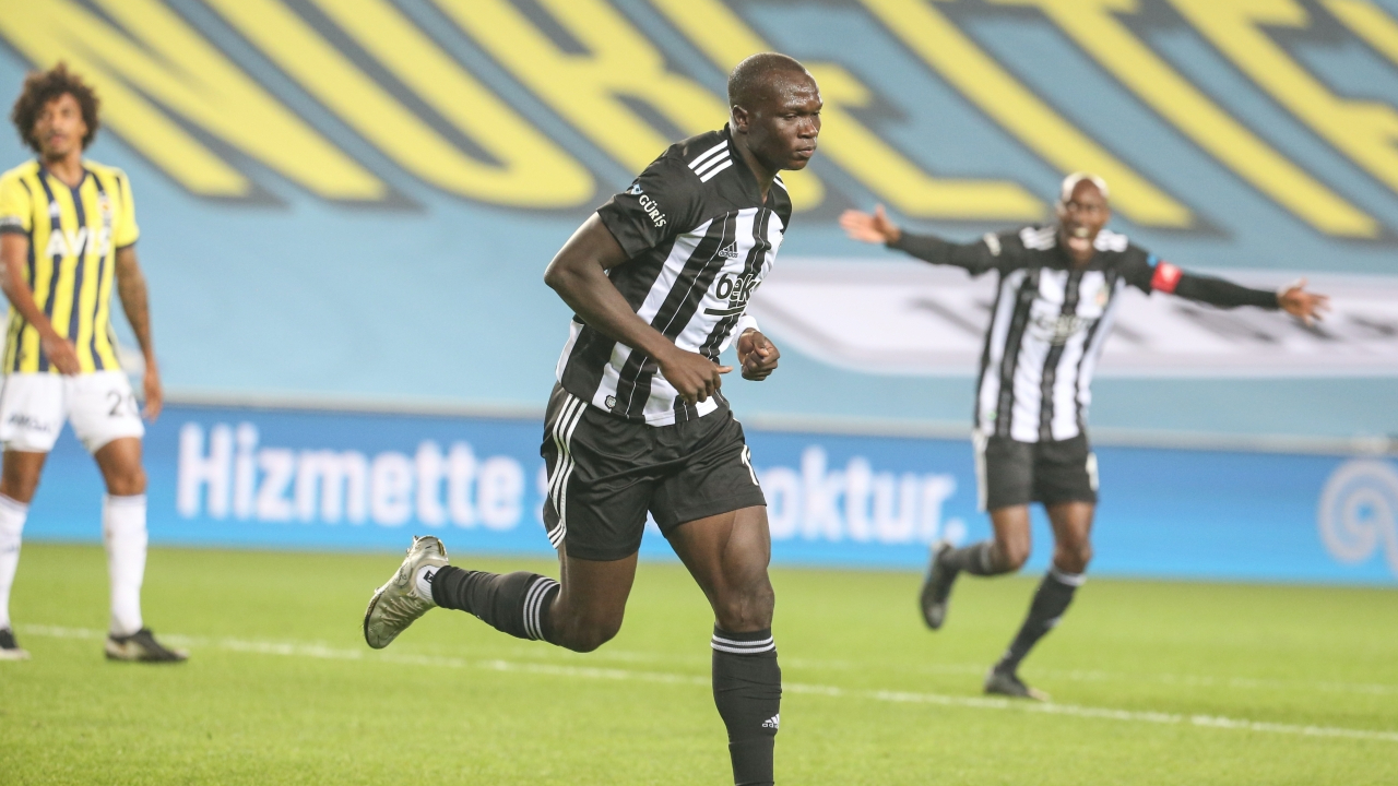 Beşiktaş derbide Fenerbahçe'yi devirdi, 15 yıllık hasrete son verdi