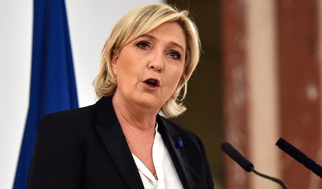 Savcı, Le Pen'i ifade vermeye çağırdı