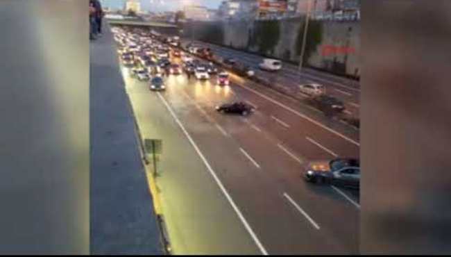 İstanbul'da yolu kapatıp drift yaptılar..