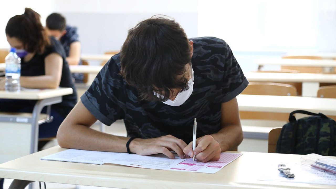 Açıköğretim sınavları ertelendi