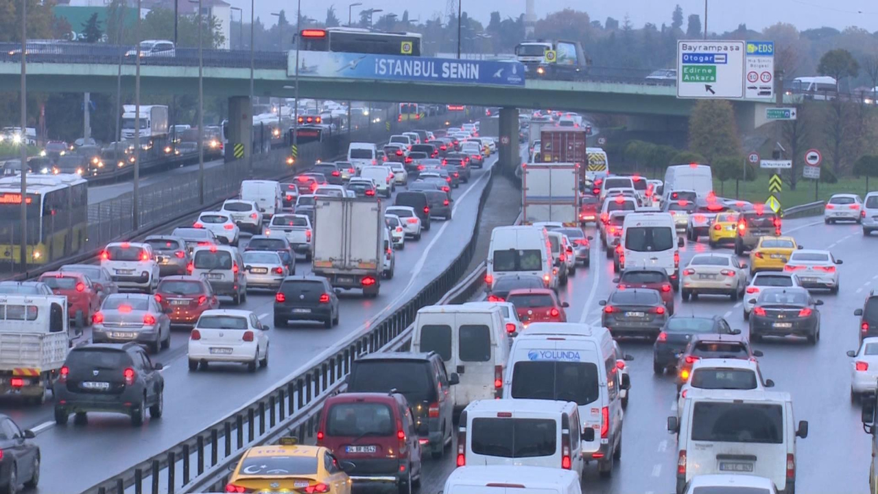İstanbul'da yasağa saatler kala trafik yoğunluğu