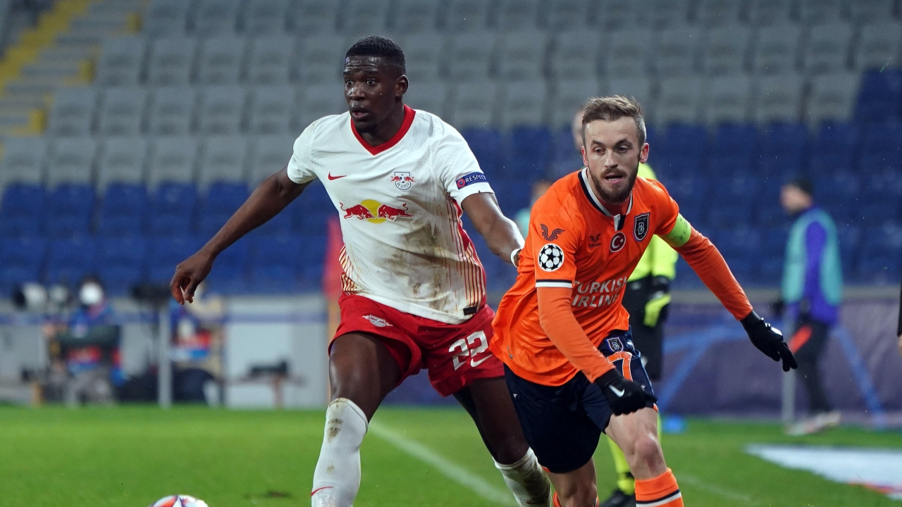 Medipol Başakşehir evinde Leipzig'e yenilerek son sırada kaldı