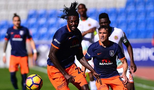 Adebayor sonunda döndü
