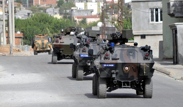 Şüpheli araçlar bulundu, bomba uzmanları bölgeye gönderildi
