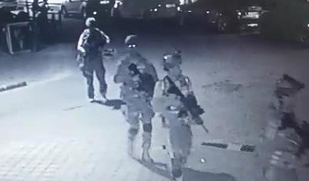 15 Temmuz  gecesi Erdoğan'ın kaldığı oteli gösteren kırmızı tişörtlü kişi, cuntanın ajanı çıktı