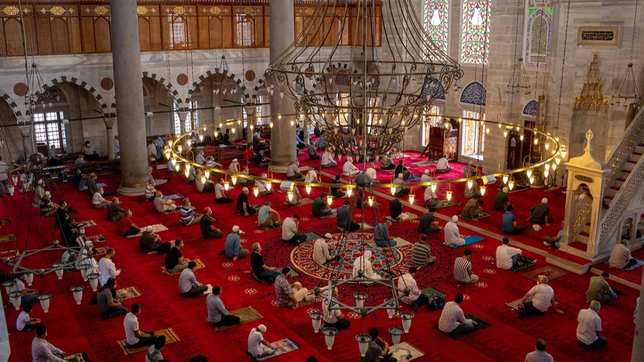 Diyanet'ten cemaate 'Cuma namazı' uyarısı