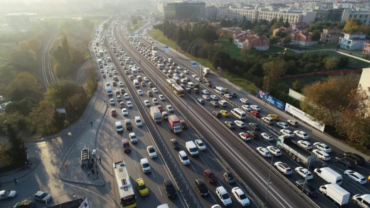 Kısıtlama öncesi İstanbul tıkandı