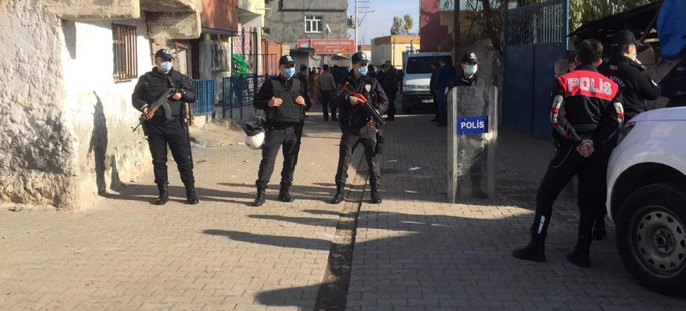 Diyarbakır'da taşlı, sopalı, bıçaklı kavga: 20 yaralı