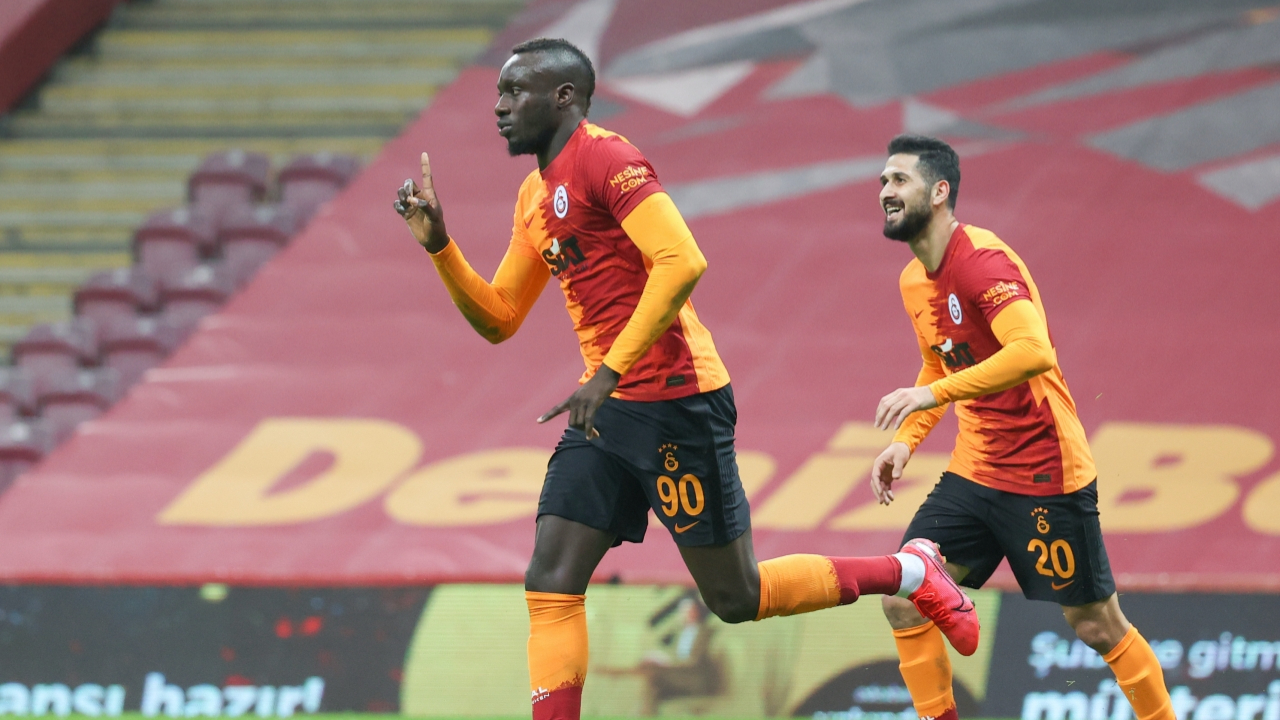 Hatayspor'u 3-0'la geçen Galatasaray zirve ortağı