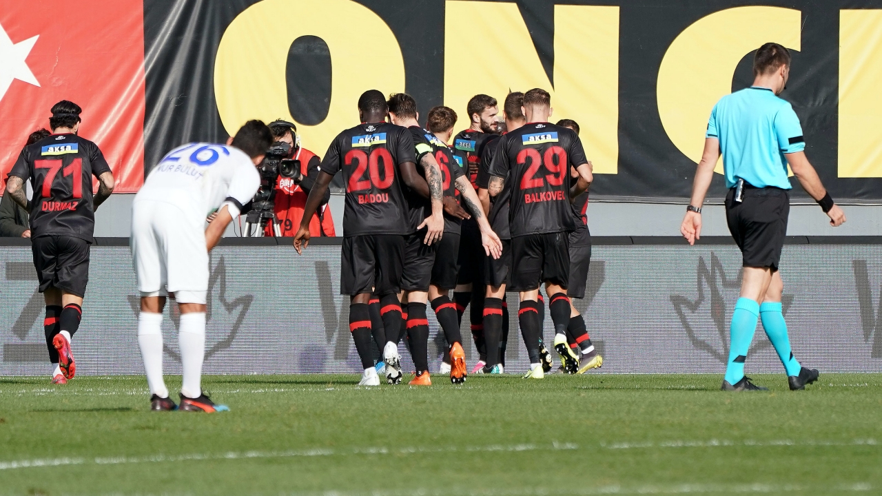 Fatih Karagümrük evinde Çaykur Rizespor'u 2-1 mağlup etti