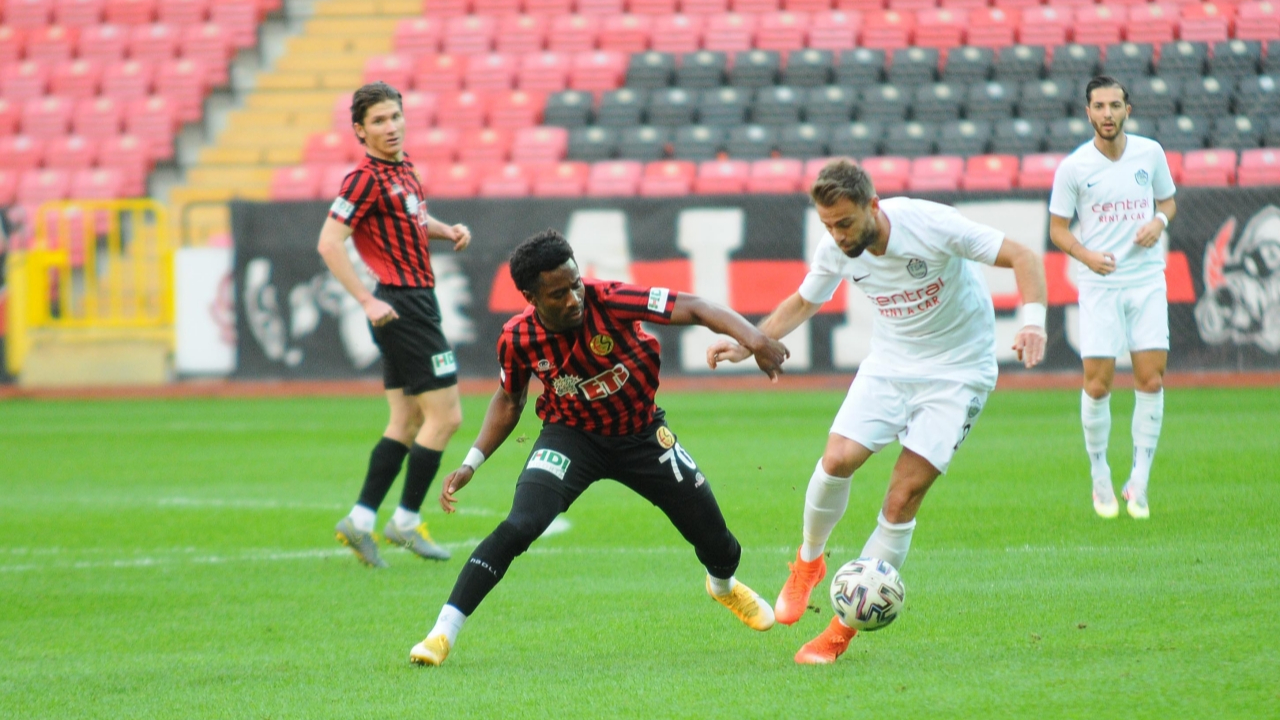 Eskişehir'de 0-2 kazanan Tuzlaspor zirve ortağı