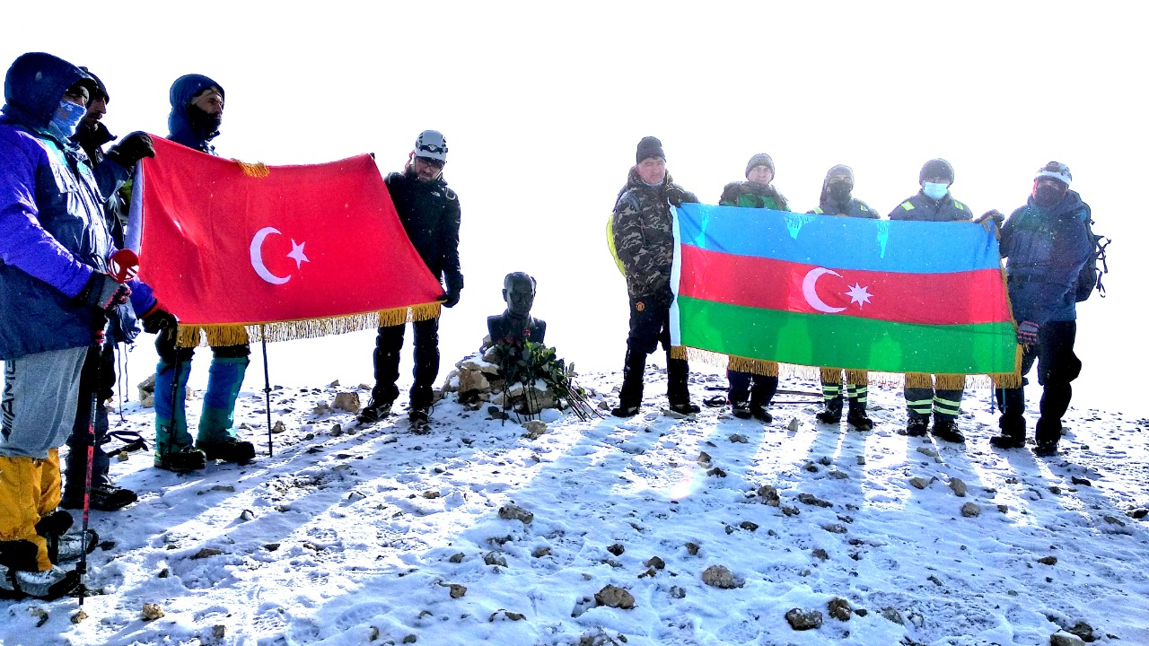 Dahi isimlerin hatırası zirvelerde anıldı
