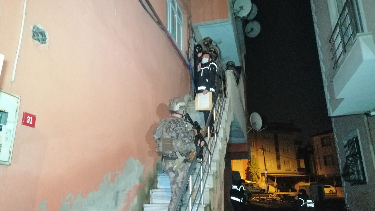 İstanbul'da uyuşturucu satıcılarına şafak baskını