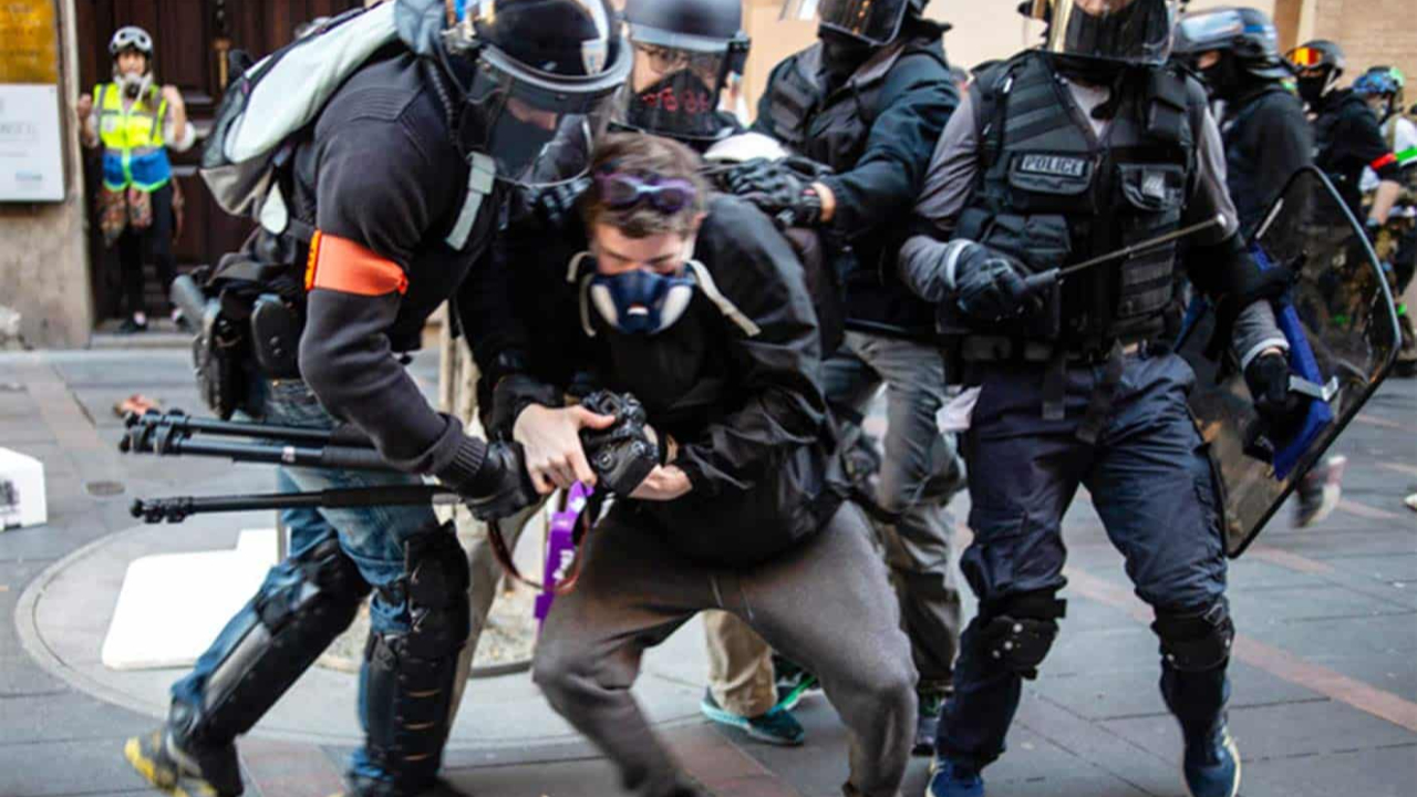 "Polisin gazetecilere saldırısı skandal"