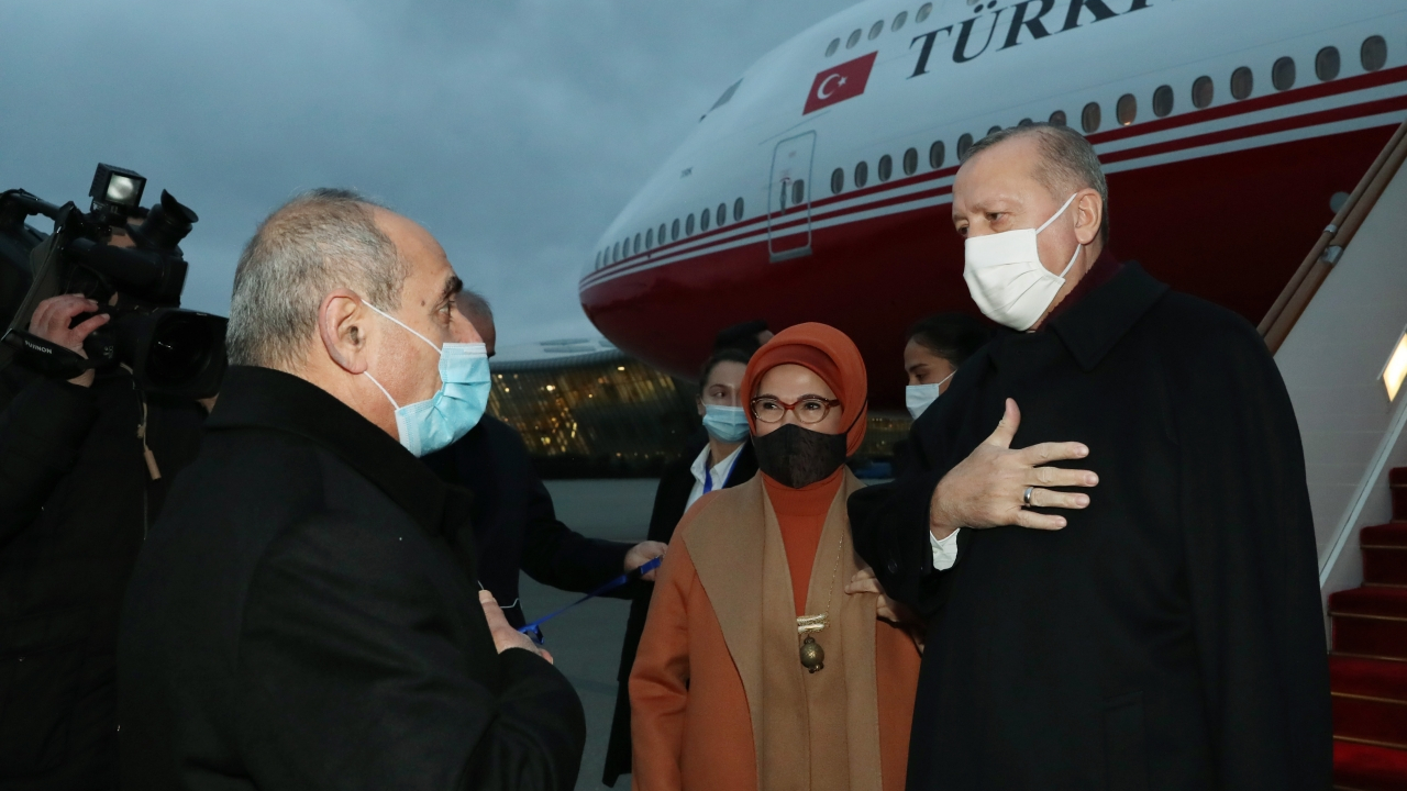 Cumhurbaşkanı Erdoğan Bakü'ye indi