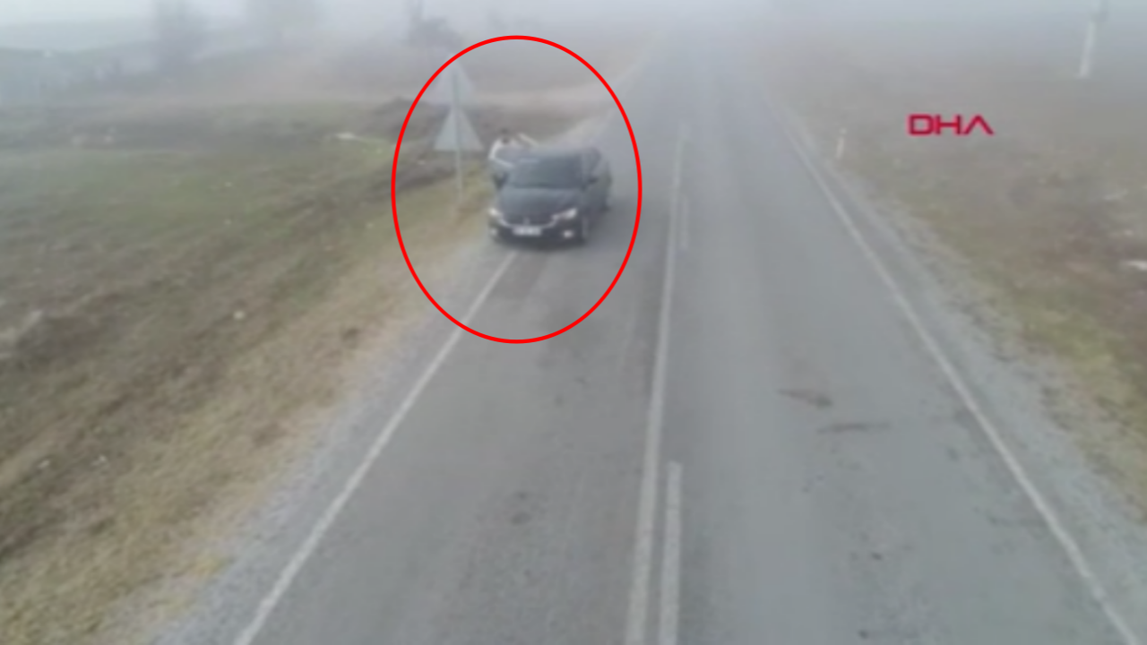 Ehliyetsiz sürücünün aracı başkasına verdiği an dronla görüntülendi