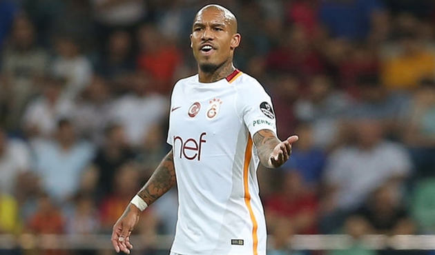 Galatasaray'a bir şok da De Jong'dan