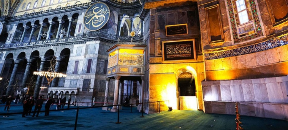 Erdoğan'dan Ayasofya'ya anlamlı hediye