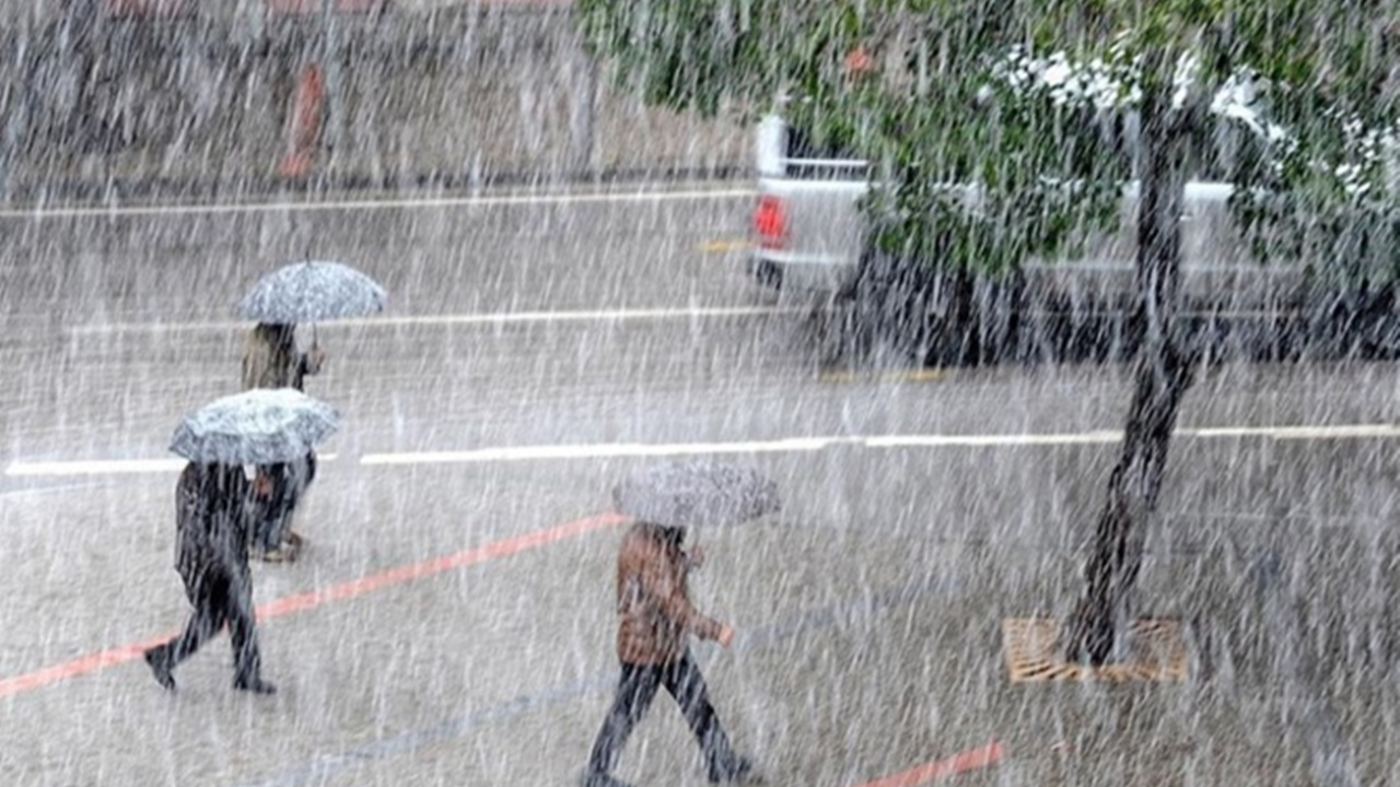 Meteoroloji uyarıyor: 43 ilde sağanak, sel ve fırtına var