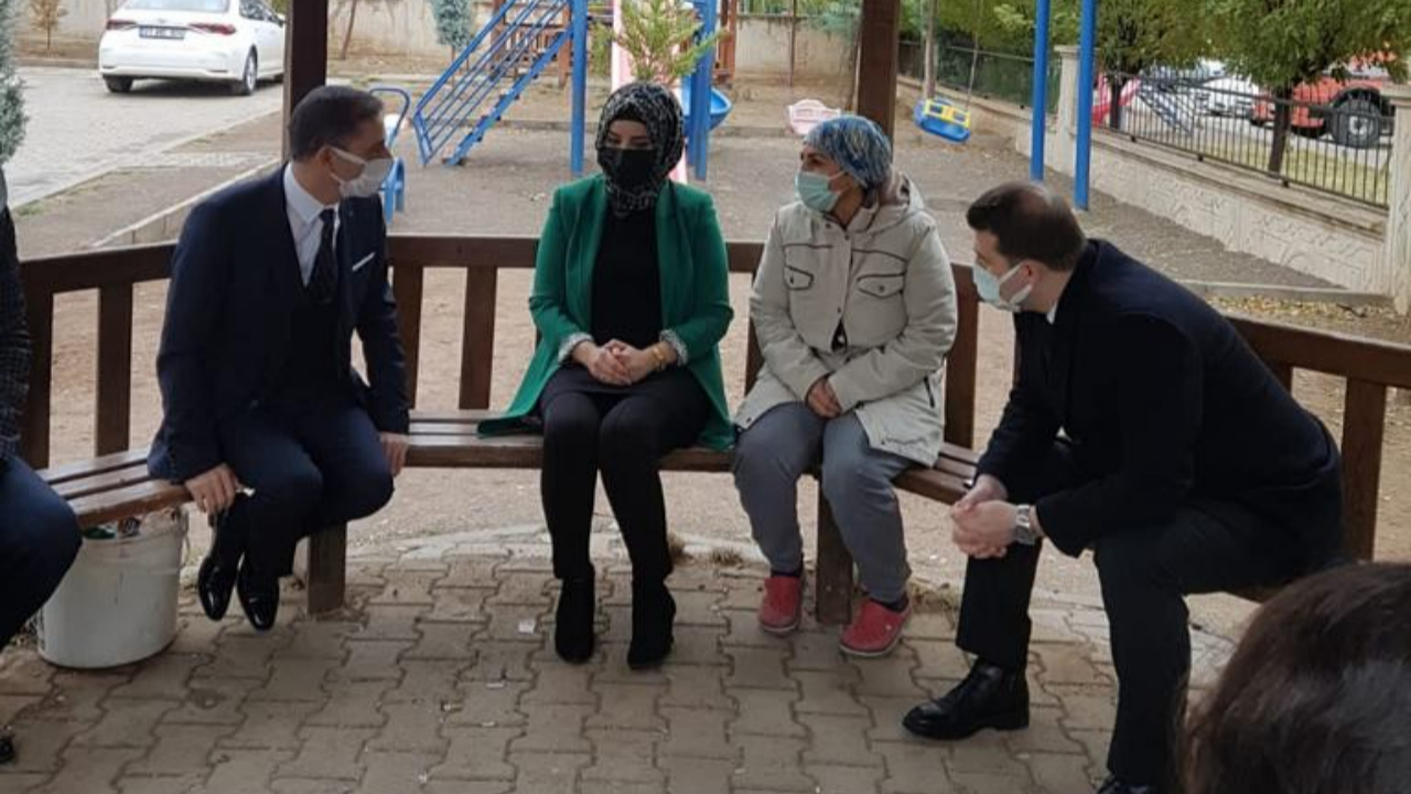Koronavirüs nedeniyle 20 günde tüm ailesini toprağa verdi!
