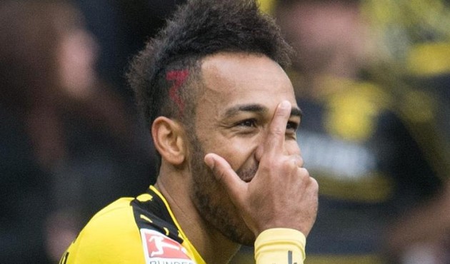 Aubameyang'ın saçına aldığı reklam başına iş açtı
