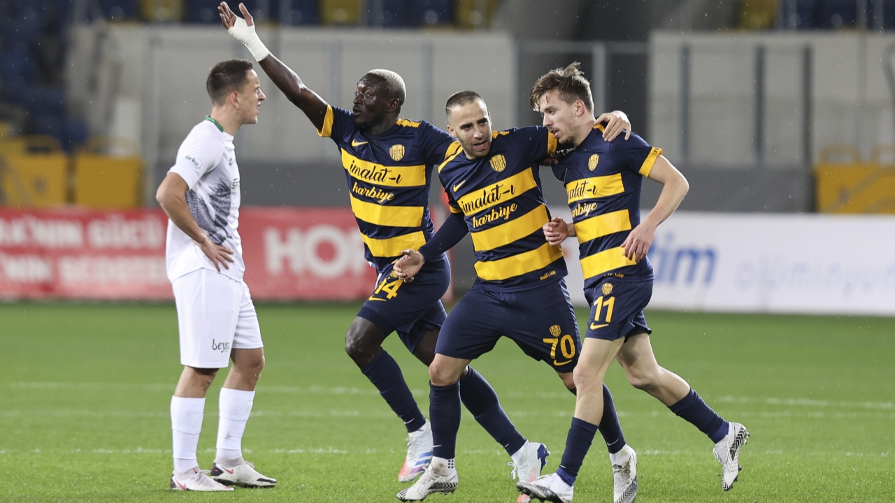 Ankaragücü sezonun ilk galibiyetini Konyaspor'dan aldı