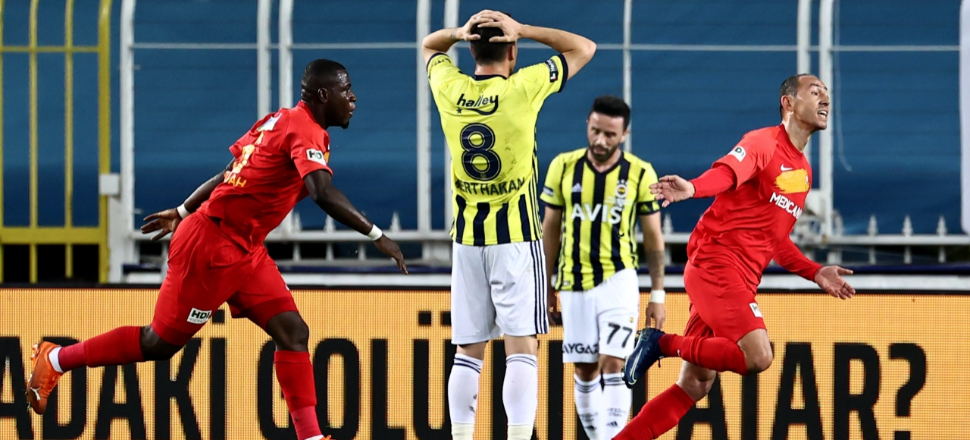 Fenerbahçe evinde Yeni Malatyaspor'a da mağlup: 0-3