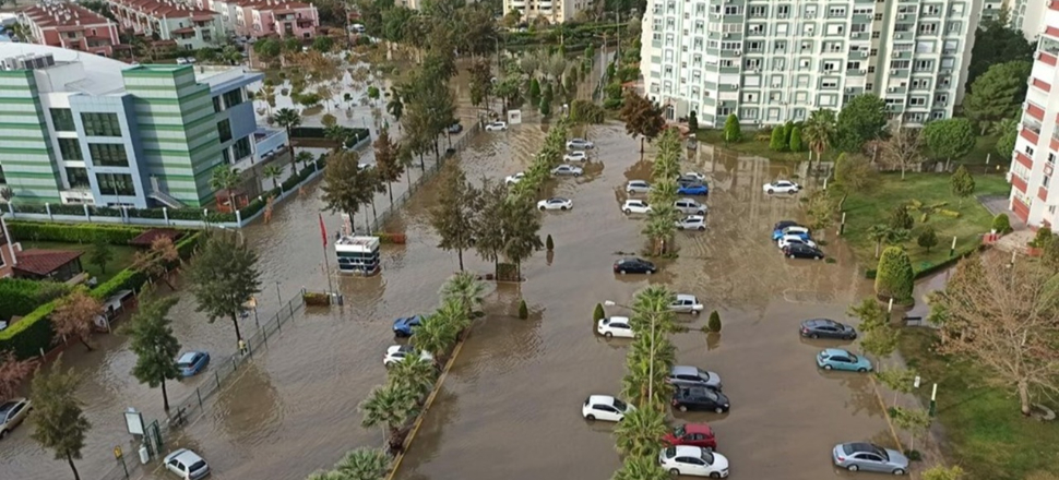 İzmir'de sağanak sonrası sel felaketi