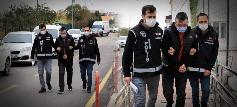 Arkadaşının altınlarını sahtesiyle değiştirip eşine otomobil aldı!