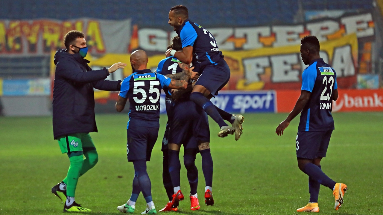 Çaykur Rizespor evinde Göztepe'yi 90+2'de devirdi