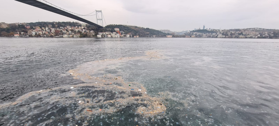 İstanbul Boğazı'ndaki kirlilik büyük tepki çekti