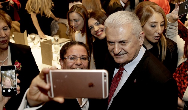 Başbakan Binali Yıldırım dünya kadınlar günü programında konuştu!