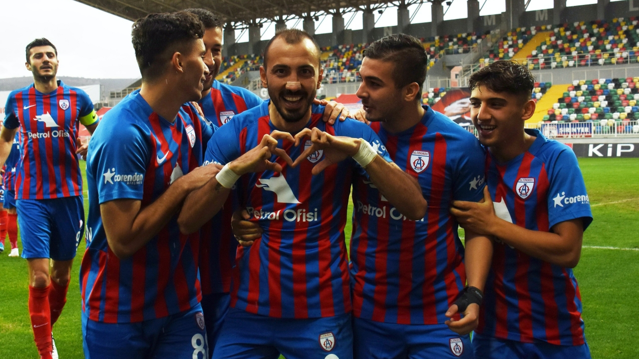 Akhisarspor'u 3-2'yle geçen Altınordu'nun zirve inadı