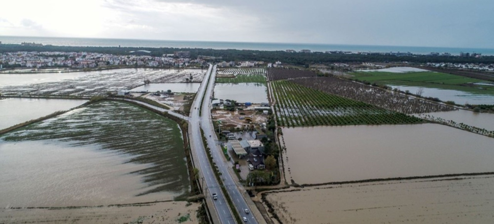 Turuncu alarmın verildiği Antalya'nın Acısu Deresi'nde taşma riski