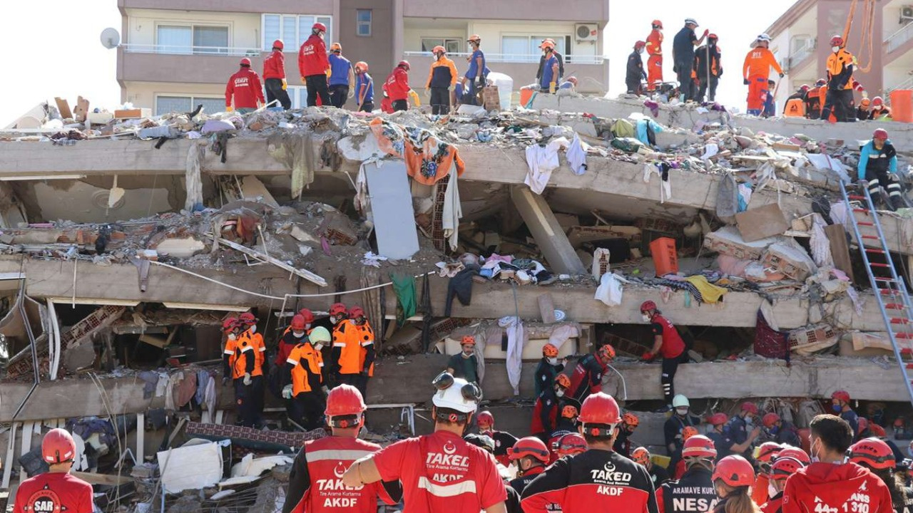 İzmirli esnafa deprem yardımı
