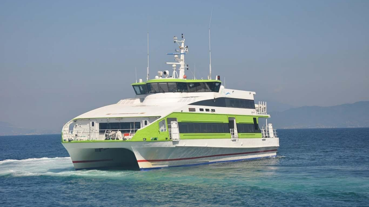 Fırtına deniz ulaşımını vurdu