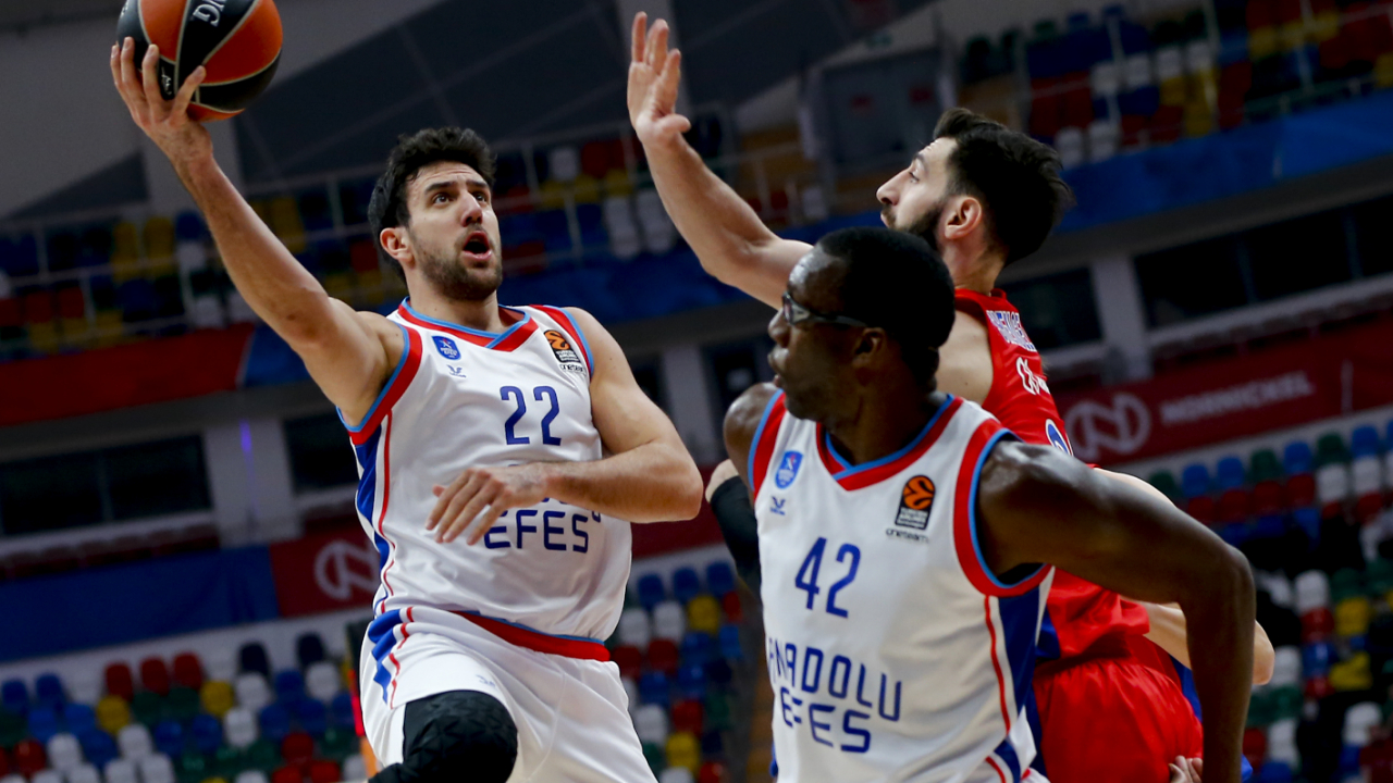Anadolu Efes Moskova'da farklı kaybetti