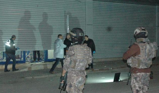Adana'da markete ses bombalı saldırı! VİDEO