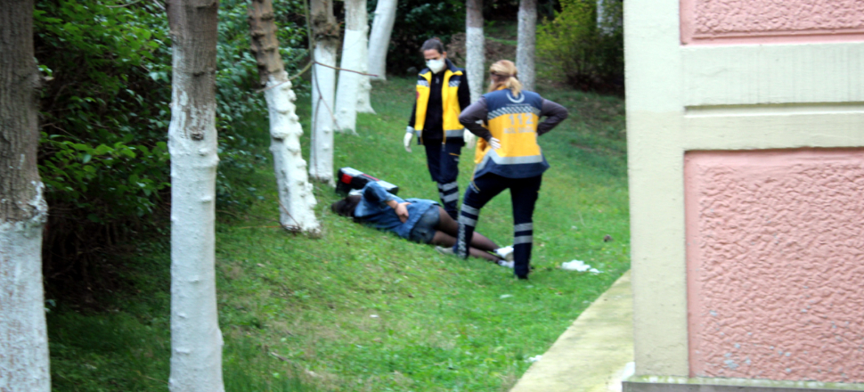 Polisi görünce 3. kat penceresinden atladı