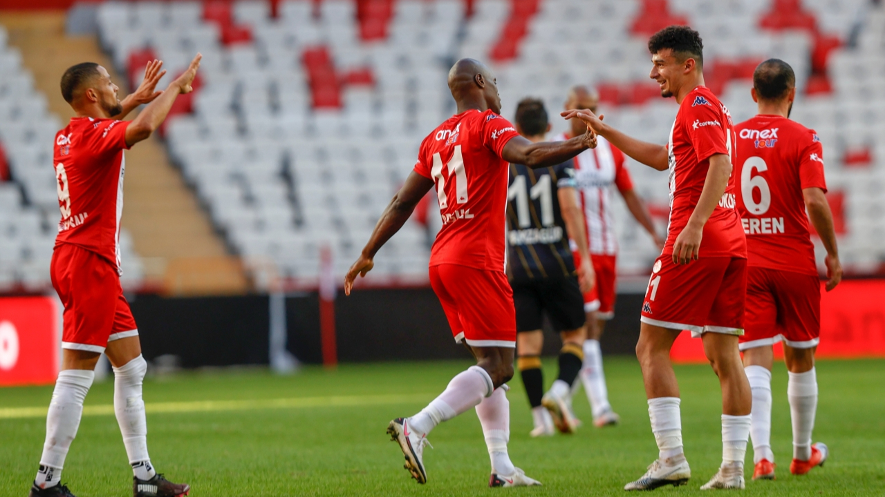 Antalyaspor Boluspor karşısında tek golle turladı