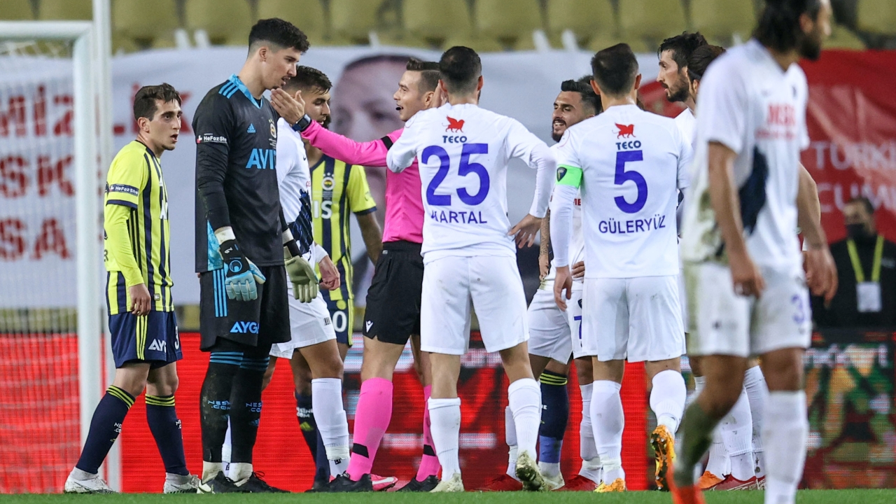 Altay Bayındır Gaziantep FK maçında cezalı