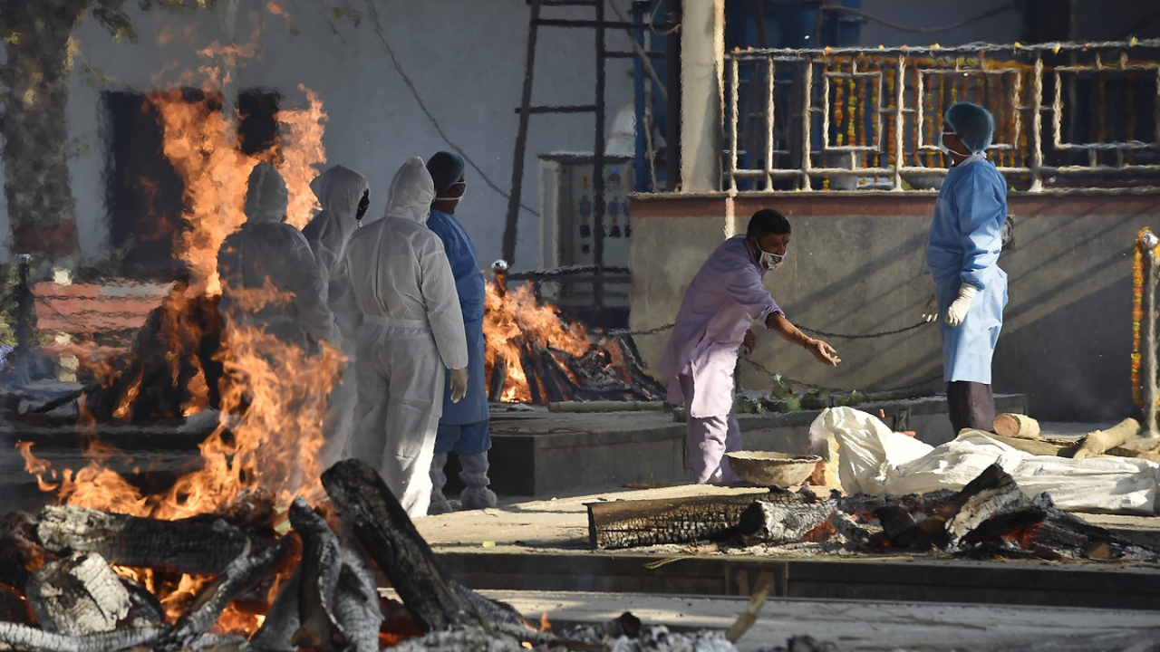 Sri Lanka'da koronadan ölenleri yakma zorunluluğu