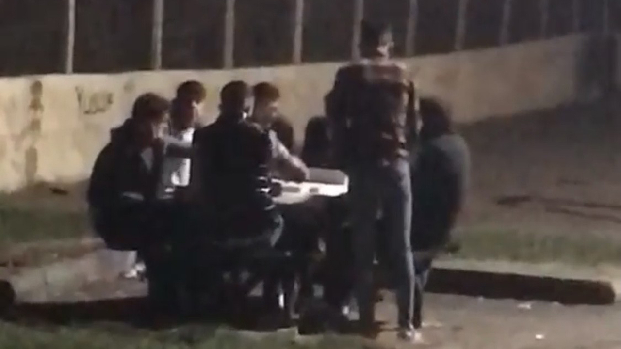 Kısıtlamada parkta okey 22 bin liraya patladı!
