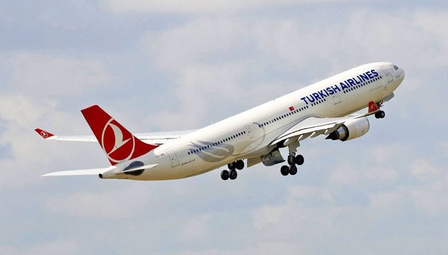 THY uçağını pilotlar yıldırımlardan korumayı başardı!