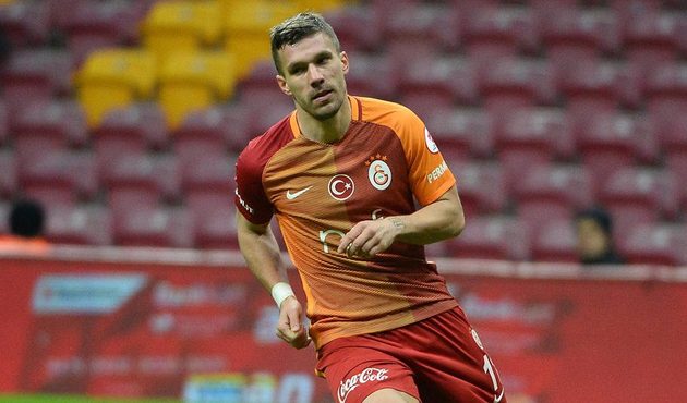 Podolski'ye şok! Taksici saldırdı!