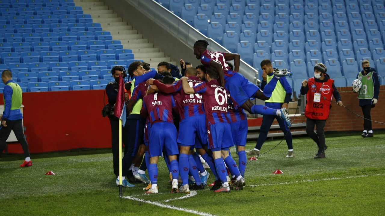 Trabzonspor'dan Çaykur Rizespor derbisinde müthiş geri dönüş